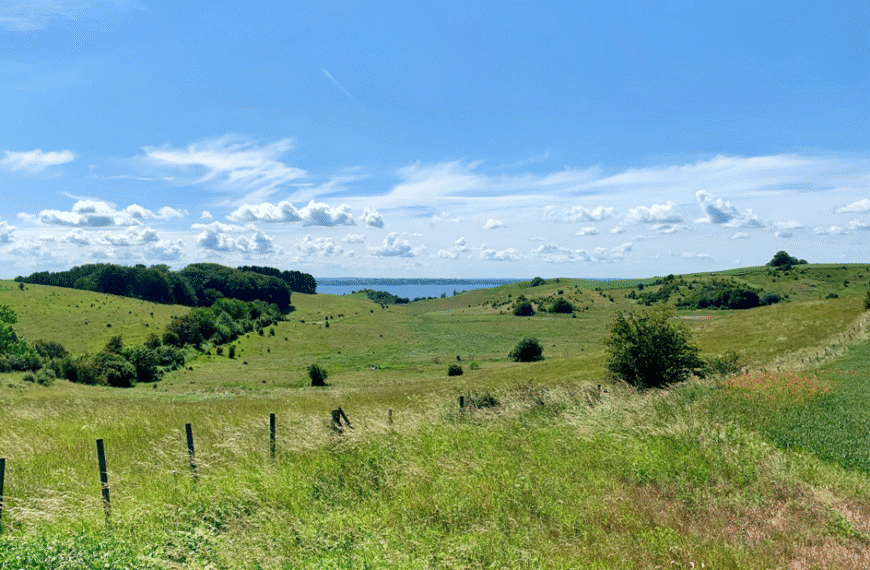 Byggklar tomt med havsutsikt, Bygg vad du vill på denna lediga tomt i Mörbylånga Kyrkbyn.