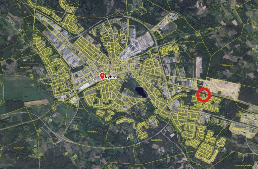 Byggklar tomt i Nybro. Välj helt fritt vilket hus du önskar bygga, snickra själv eller välj inflyttningsklart på denna lediga tomten i Fredrikslund.