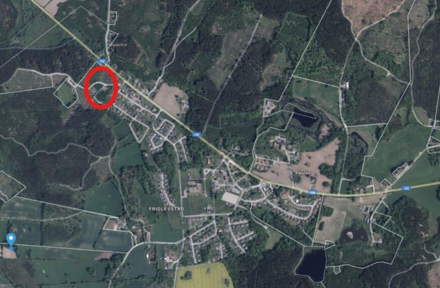 Byggklar tomt i Fridlevstad. Välj helt fritt vilket hus du önskar bygga, snickra själv eller välj inflyttningsklart på denna lediga tomten kommunalt VA.